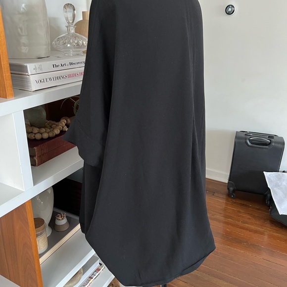Aritzia Babaton black tunic blouse in size XS - Picture 5 of 6